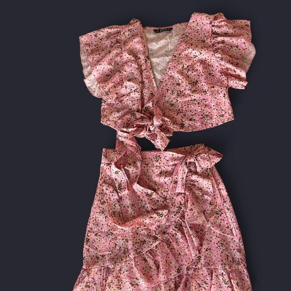 Womens Pink floral ruffle mini skirt 2 piece set size small - Picture 1 of 3